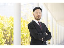 フェードカットとシェービングでバーバーの技術をご堪能ください