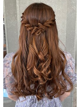 ロンド 表参道店(Lond) 婚礼シーズンにピッタリ 華やかハーフアップ