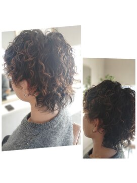 美容室こと ウルフでクルクルパーマ