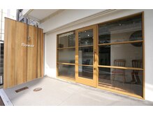 フラワー 西明石(flower)の雰囲気（木の温もりのあるお店です♪ 全席半個室です。）
