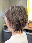 ゆるやかな動きと抜け感が魅力のくびれショートボブ