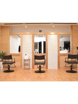 日頃感じる髪のお悩みにじっくり向き合うプライベートSalon♪靴を脱いでお家のようにリラックスできます♪