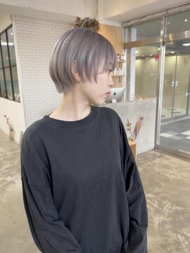 イェッカ(YECCA) ホワイトグレーー