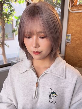 ウユ(uhyu) 【uhyu】レイヤーボブ×グレージュカラー