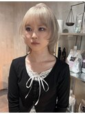 ショートウルフレイヤーホワイトベージュケアブリーチ渋谷