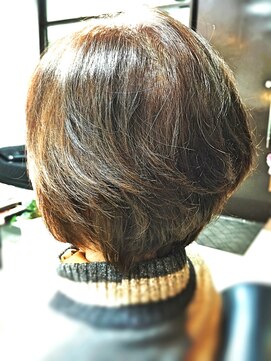 キャン 温品店(CAN) 【CAN】40代以上に人気!自然なボリュームがある前下がりボブ