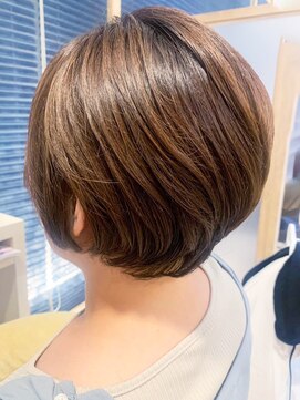 ヴィヴァーチェイルソーレ(VIVACE ilsole) 20代30代40代ナチュラルハイライト立体感ショートボブ艶感