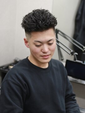 スラッシュ(SLASH) 極道パーマ/スキンフェード/メンズパーマ/姫路/短髪