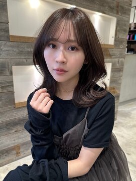 アイヴィ 表参道(IVY) 透明感グレージュカラーくびれヘア【肥田亜沙美】