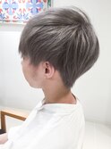前下がりハンサムショート　ウルフマッシュホワイトグレー