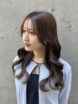顔まわりレイヤーカットで動きのあるスタイル