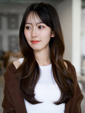 レノラ 本町(LENORA) ☆フェミニンロング大人かわいいぱっつん前髪レイヤーカット小顔