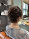 ショートヘアのアップスタイル