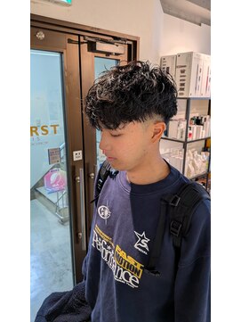 コワファーストナガサキシャンプーボーイ(COIFF1RST NAGASAKI SHAMPOO BOY) スペインカール×コアワックス仕上げ