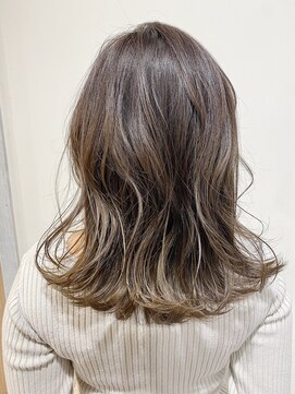 モモ(MOMO) シルバーグラデーション1