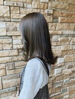 エノモト(ENOMOTO)&nbsp;ナチュラルストレート×外ハネカールセミディオリーブグリーン