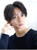 ツーブロック刈り上げなし”緩めパーマ韓流センターパート