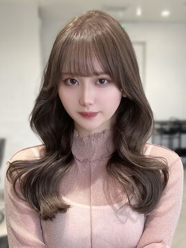 アイヴィ 表参道(IVY) 韓国くびれヘア ミディアムレイヤー 秋冬 くすみベージュ