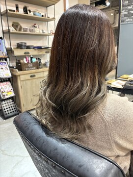 オーロル(AURORE) グラデーションカラー【女性のブリーチはお電話ください】