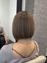 アオ(Ao)&nbsp;Aoヘアスタイル アッシュグレージュ ミニボブ