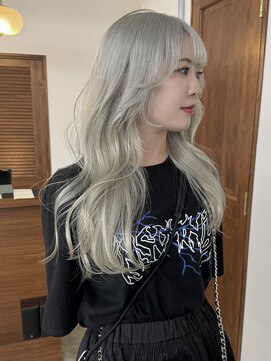 リヴ ウメダ(LIV umeda) ホワイトシルバー/トリプルカラー/顔まわりレイヤー/梅田