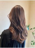 柔らかく揺れるツヤ感ロング