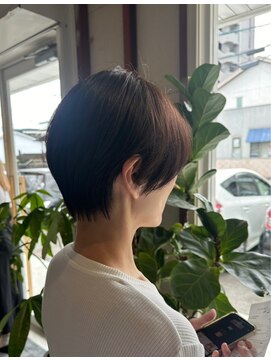 ギネス(Giness) ミニウルフ大人上品なショートスタイル