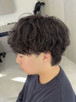 ホワイト(WHITE)&nbsp;シャドウパーマ　刈り上げなしマッシュ　韓国風パーマ