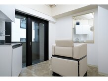 リバティ 銀座(LIBERTY)の雰囲気（お客様はお席移動なしのフルフラットのシャンプー台を導入）
