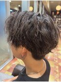 くしゃっと質感が映えるナチュラルパーマ