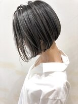 トルネード(TORNADO)&nbsp;外国人風ハイライトバレイヤージュショートボブ  グレージュ