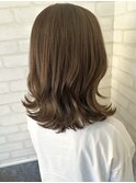 赤みを抑えたナチュラルグレージュ/ブリーチ無し/くびれ外ハネ