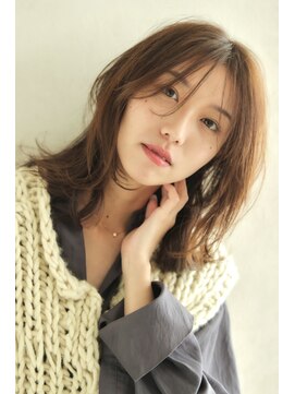 ビィシャイン 小野店 似合わせカットで軽やかなひし形シルエットのロブヘア