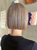 前髪なし透明感ミルクティーベージュ大人ボブ小顔カット