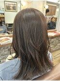 セミロングレイヤー×ベージュ