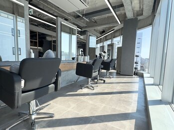 センス(SENSE.)の写真/圧倒的な開放感！ビル11階からの眺望と、シンプルで洗練されたインテリアが織りなす極上のリラックス空間♪