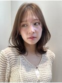 ワンカールで魅せるやわらかベージュのミディアムレイヤー*