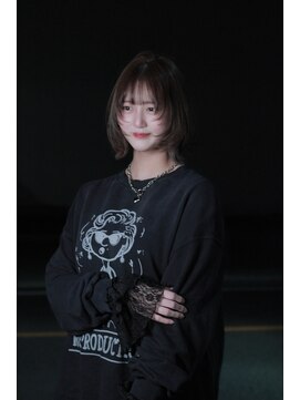 アイエヌジードット(INg.) レイヤーボブ × 透明感ベージュ