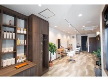 ルーブヘアー(Roob Hair)の雰囲気（広々とした店内で、ゆっくりくつろいで頂けます。）