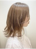 ミルクティーベージュのミディアムスタイル【RENJISHI 宮本】
