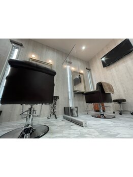 大型店が苦手な方や初めての方でも気軽に立ち寄れるアットホームなサロンづくりを心がけています＊