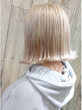 トムキャット(TOM CAT) ケアブリーチdeブロンド×外ハネ