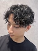 センターパートツイストスパイラルパーマ刈り上げメンズパーマ