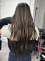 リア(riah)&nbsp;似合わせハイライト/ベージュ/ロング/グレー系カラー/立体感