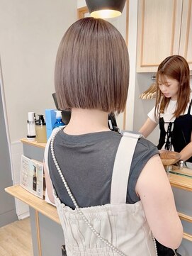 ネオリーブ クーロ(Neolive curro) 小顔タッセルボブ×ぱつっとボブ[美髪/縮毛矯正/横浜韓国]