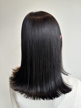 ヘアサロン エン(hair salon en.) ダークブラウン×切りっぱなし
