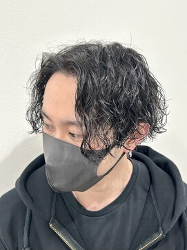 ヒュイル バイ ニアウ(Hwyl by Niau) ツイストスパイラルパーマメンズカットパーマ波巻きスパイラル