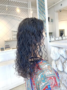 アンジュベイナハ (Ange Bay NAHA) ロング×スパイラルパーマ