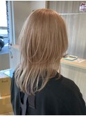 ミディアムレイヤー　ウルフカット　ハッシュカット　ハイトーン