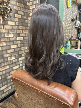 ミュー(m) 「透明感グレージュブラウン×メンテナンスカット